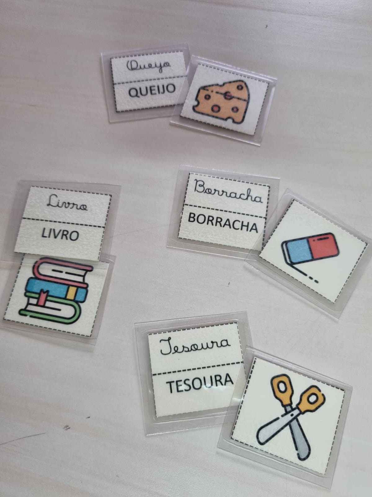 Jogo memória das letras cursivas